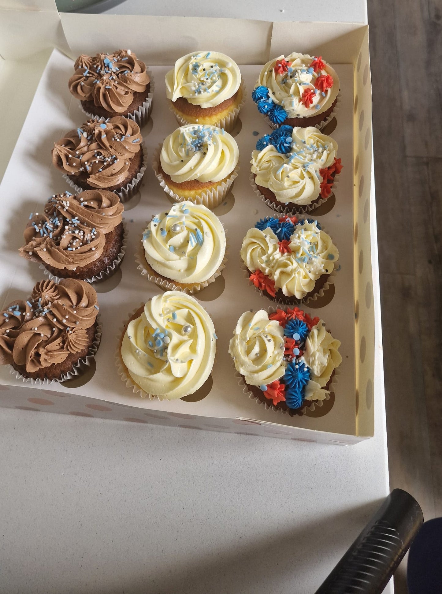 Assorted Box of 12 Cupcakes